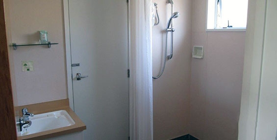 3-bedroom unit bathroom