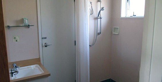 1-bedroom unit bathroom