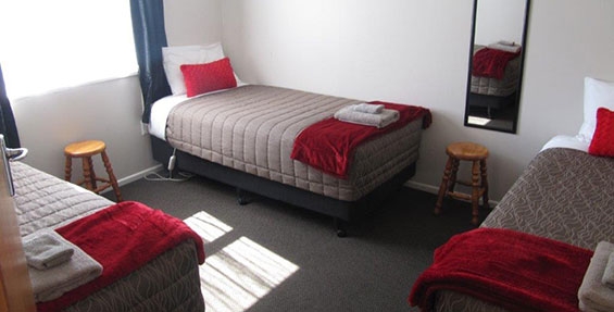 2-bedroom unit single beds